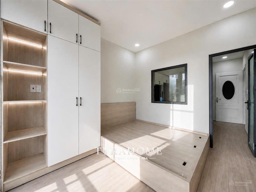 Cho thuê căn hộ 1pn 40m2 ban công, tách bếp, full nội thất. chợ bà chiểu, gần trường vlu, uef, hiu