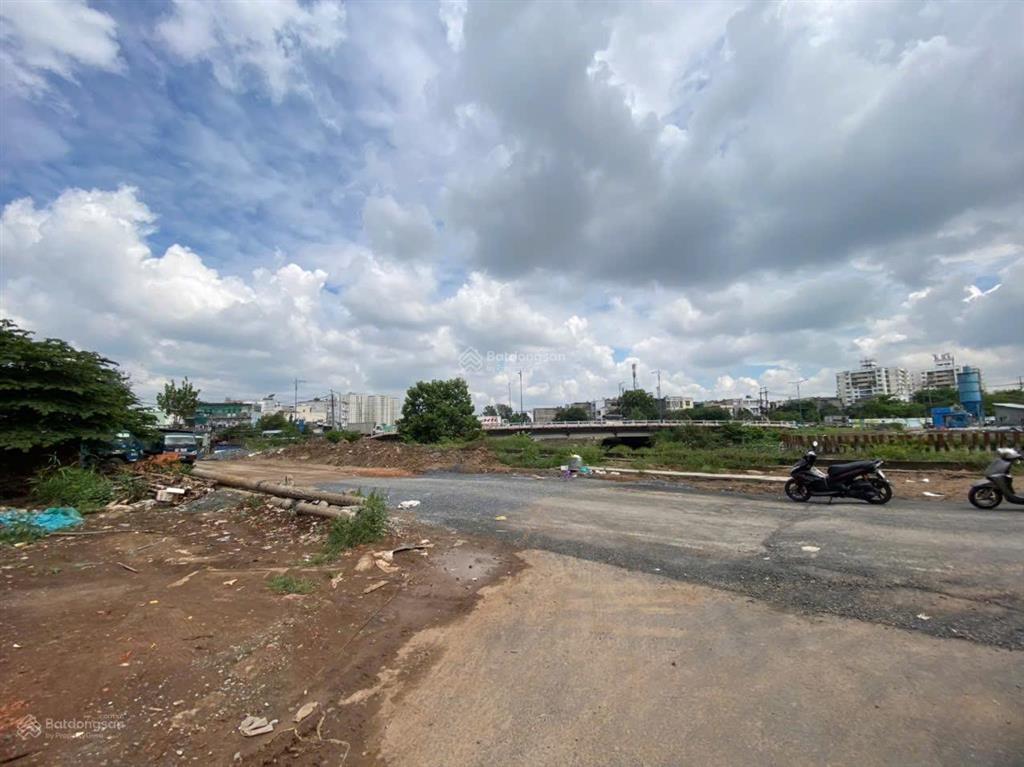 Bán nhà nát mt đs 10 tân tạo a đối diện kênh tham lương 5x20m giá 5.65 tỷ  0909 273 *** giá tốt
