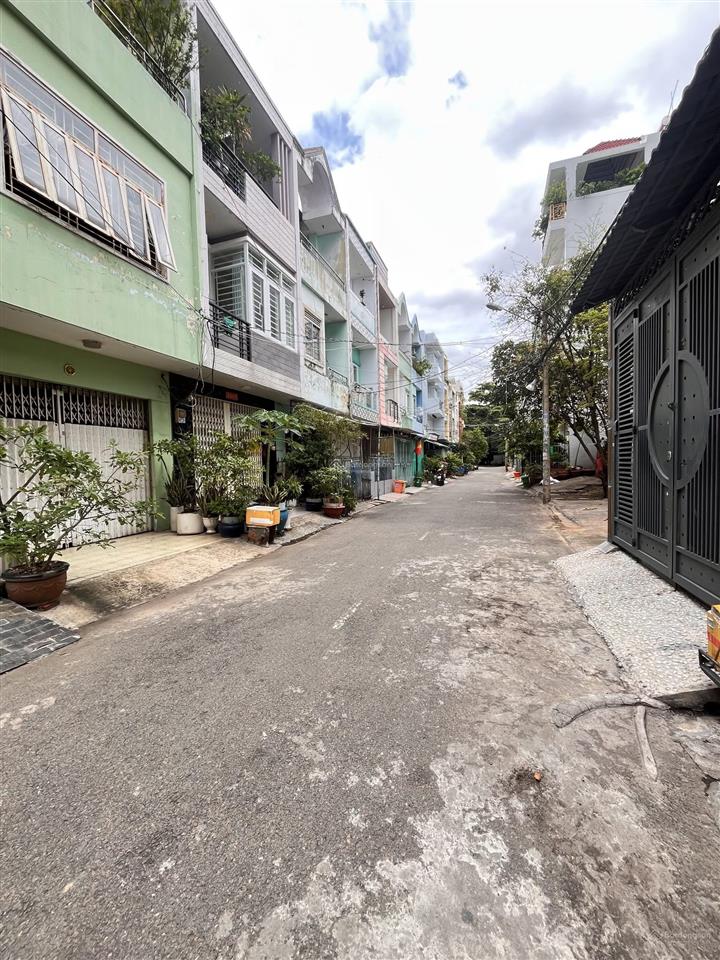 Bán gấp nhà mt đường 1c kdc tên lửa 4x16m 3.5 tấm giá 9.5 tỷ giá tốt khu vực  0909 273 ***