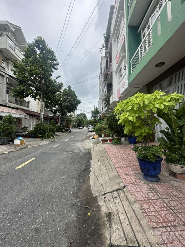 Bán gấp nhà mt đường 21b khu tên lửa 4x19m 3 lầu giá 10.4 tỷ giá tốt ko có căn thứ 2,  0909 273 ***