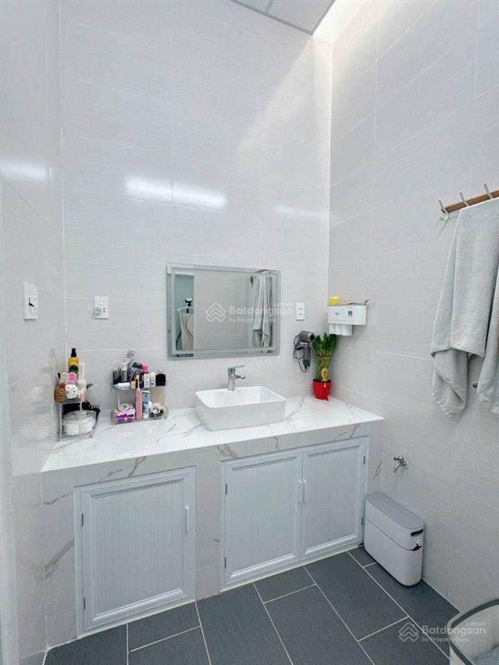 Hiếm  vị trí đẹp tân phú  thoại ngọc hầu  115m2  sổ a4 nở hậu  5pn  hxh tránh  hơn 9 tỷ tl