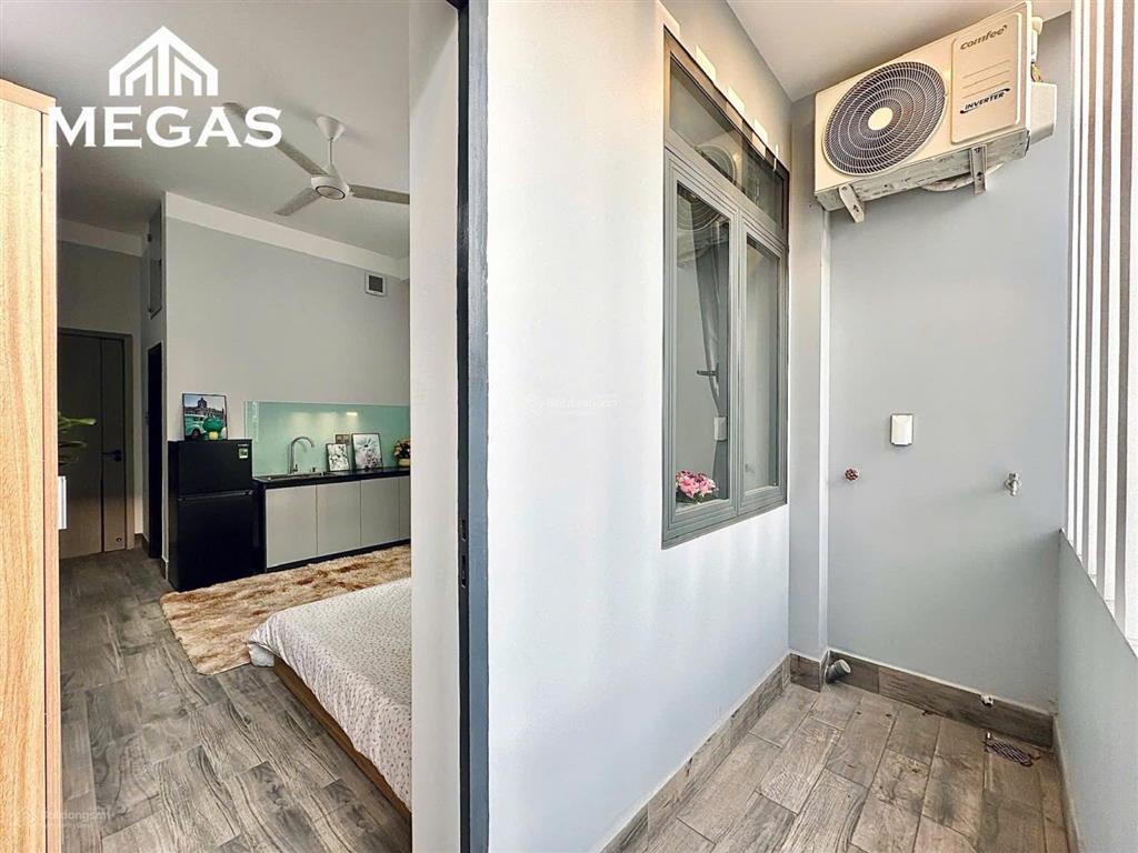 Studio ban công full nội thất ngay ngã tư bảy hiền