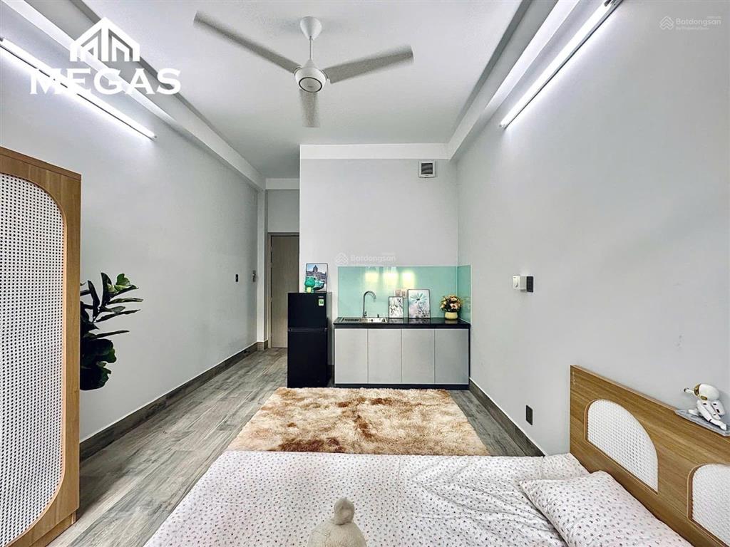 Studio ban công full nội thất ngay ngã tư bảy hiền
