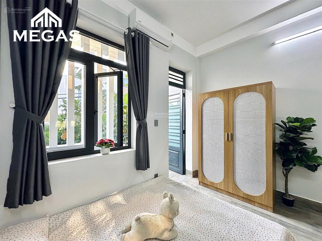 Studio ban công full nội thất ngay ngã tư bảy hiền