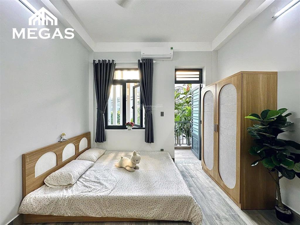 Studio ban công full nội thất ngay ngã tư bảy hiền