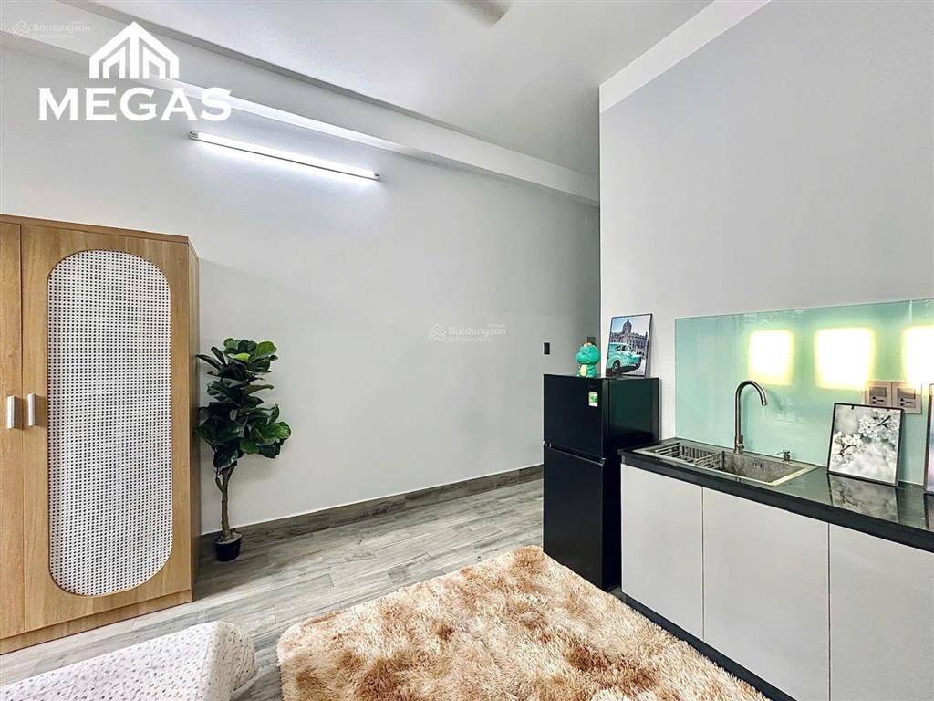 Studio ban công full nội thất ngay ngã tư bảy hiền