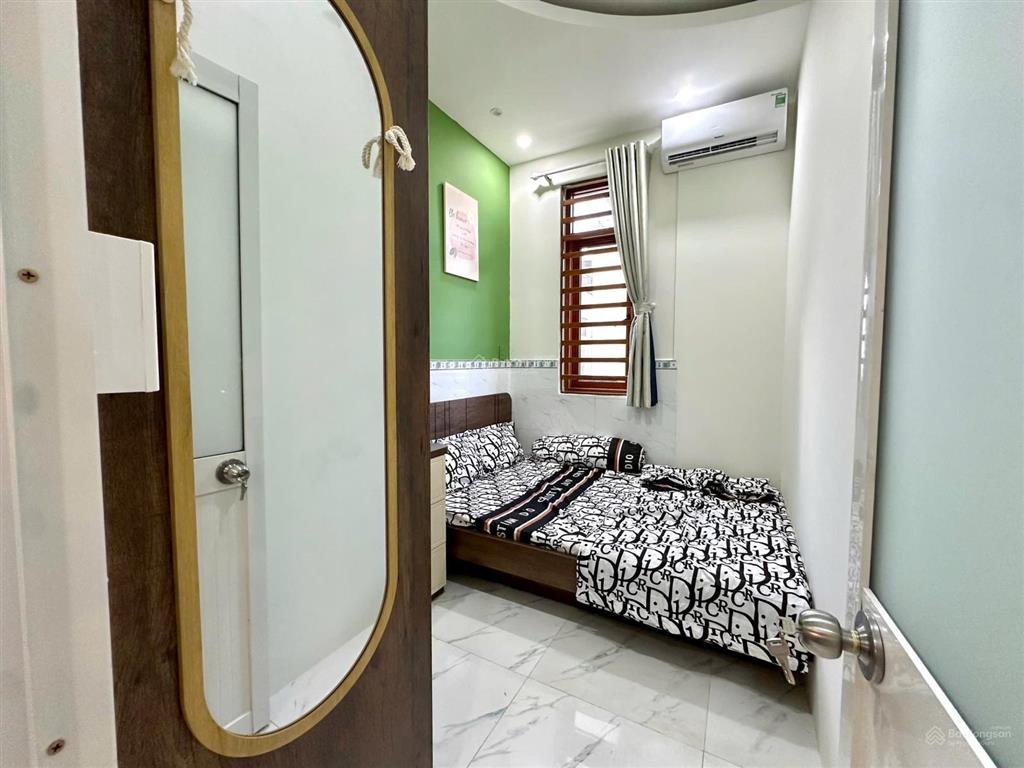 Căn hộ 2 phòng ngủ ban công full nội thất gần sân bay
