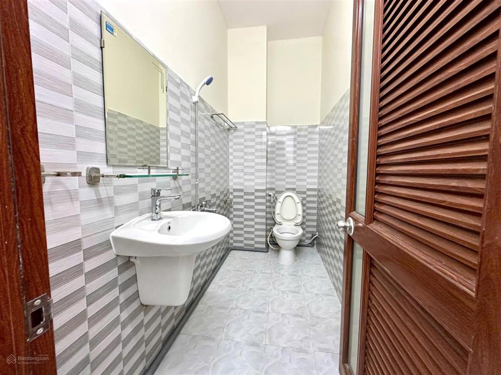Căn hộ 2 phòng ngủ ban công full nội thất gần sân bay