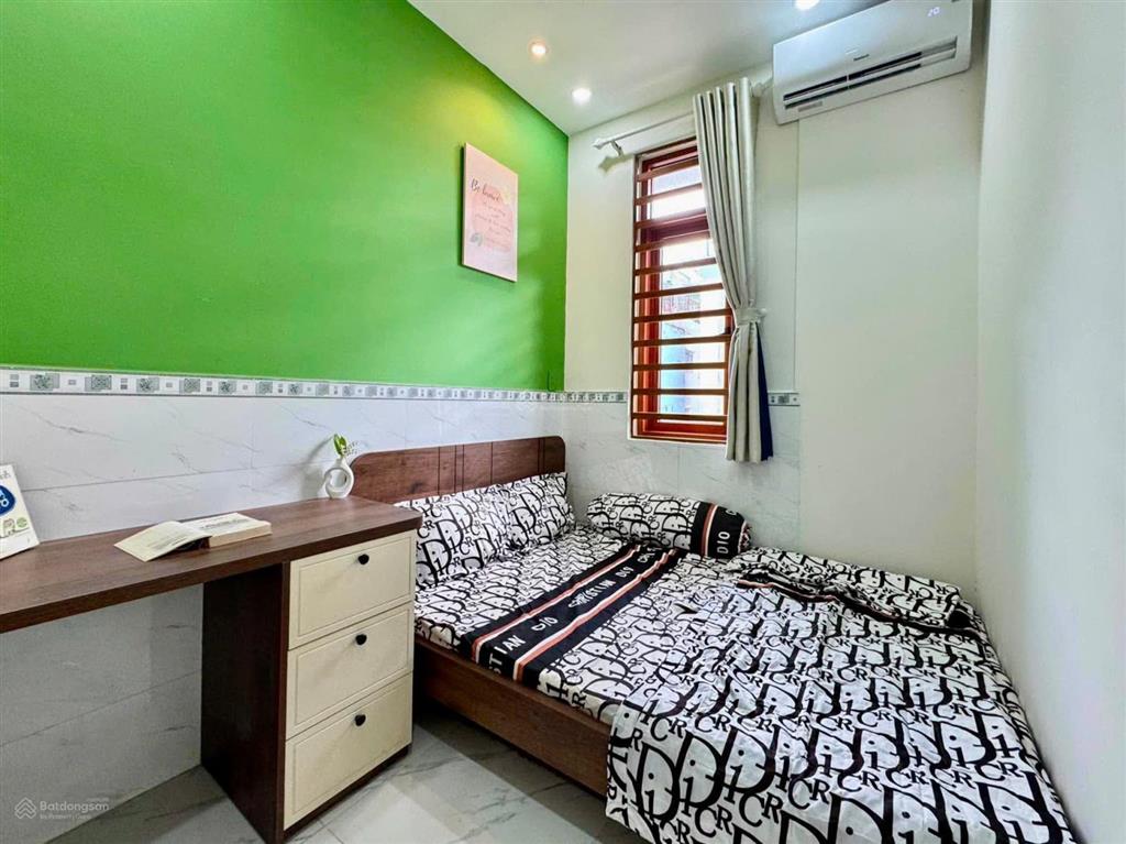 Căn hộ 2 phòng ngủ ban công full nội thất gần sân bay