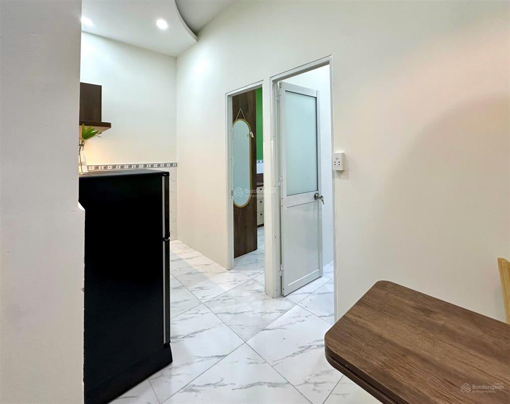Căn hộ 2 phòng ngủ ban công full nội thất gần sân bay