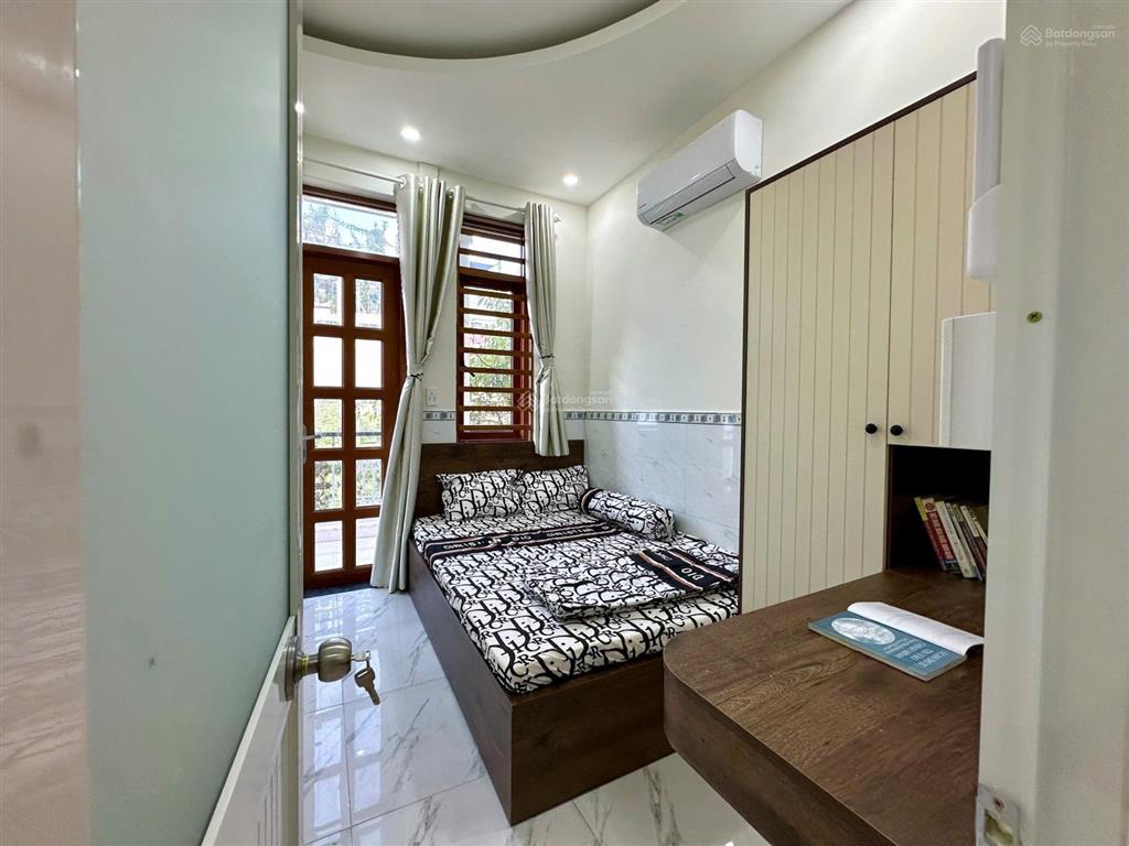 Căn hộ 2 phòng ngủ ban công full nội thất gần sân bay