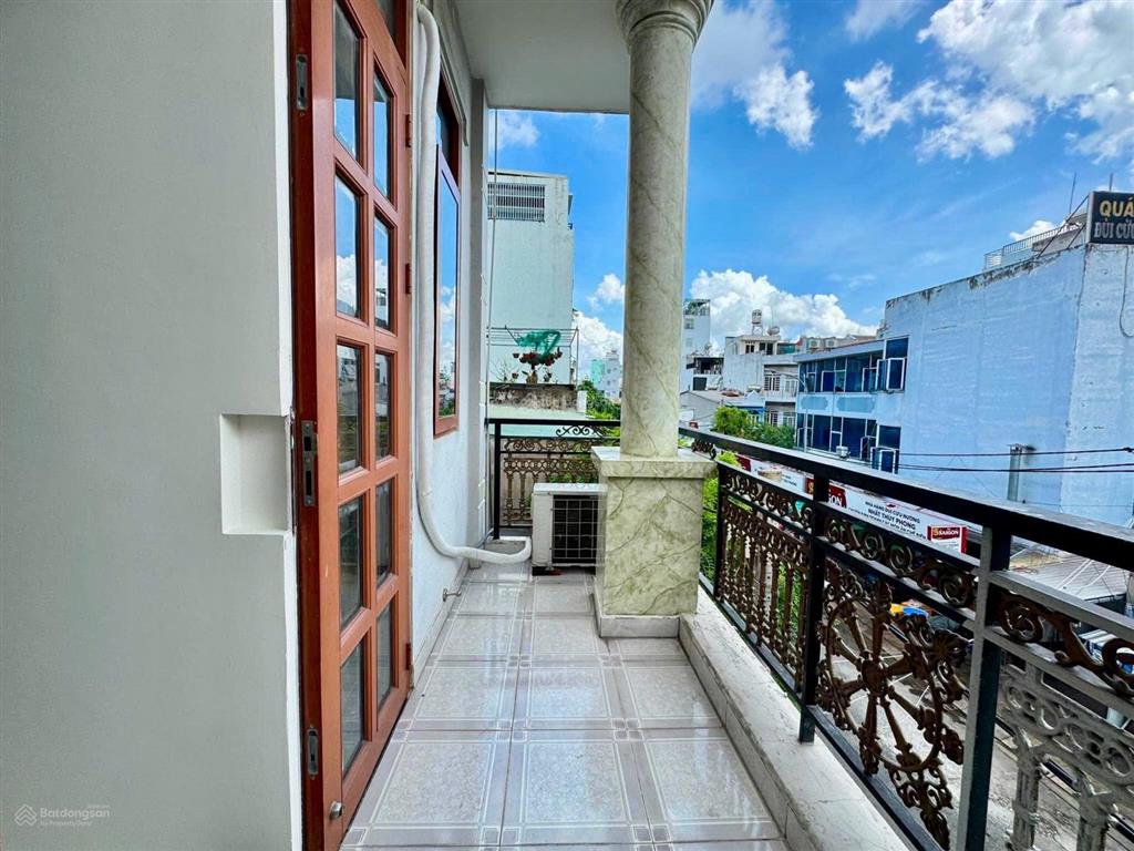 Căn hộ 2 phòng ngủ ban công full nội thất gần sân bay