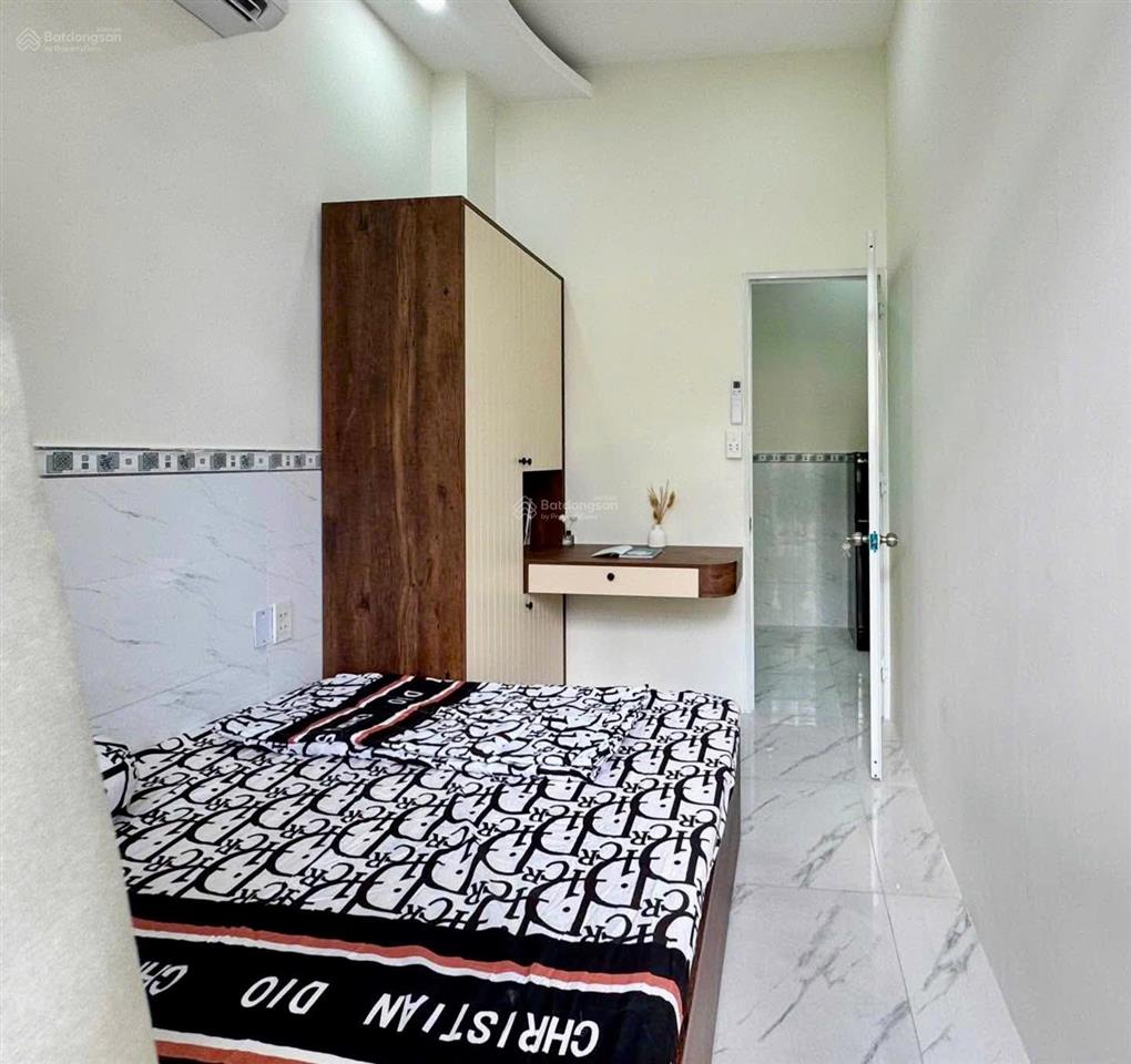 Căn hộ 2 phòng ngủ ban công full nội thất gần sân bay