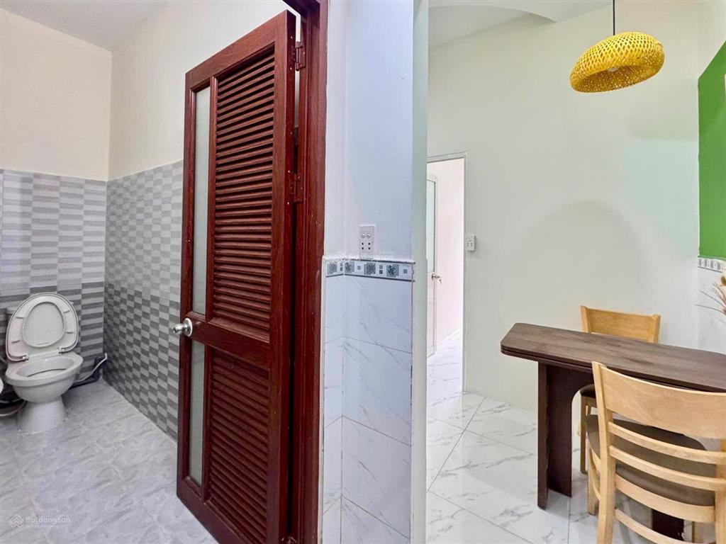 Căn hộ 2 phòng ngủ ban công full nội thất gần sân bay