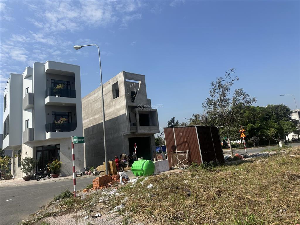 Đất đừơng 22 mét the sol city, giá tốt nhất 2,85 tỷ, 100m2 ở cạnh chợ hưng long