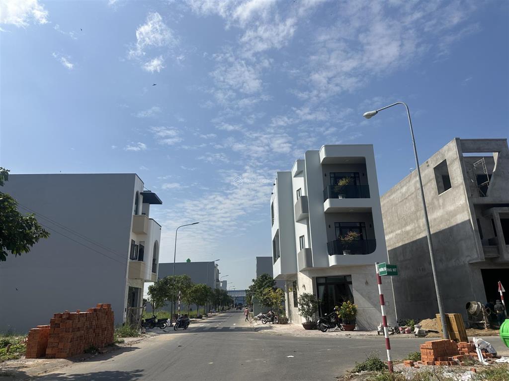 Đất đừơng 22 mét the sol city, giá tốt nhất 2,85 tỷ, 100m2 ở cạnh chợ hưng long