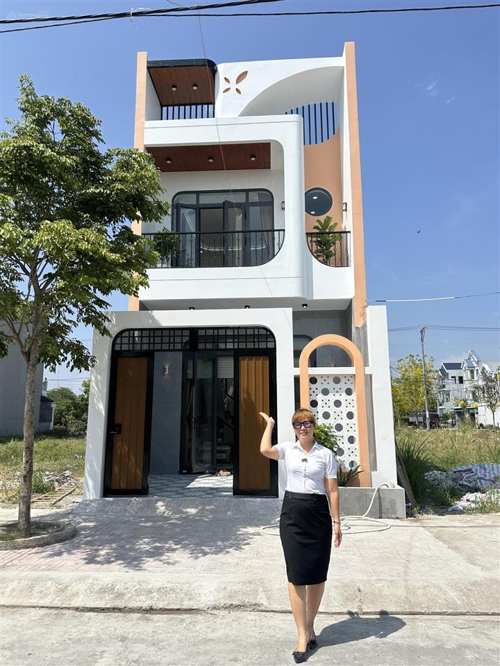 Nhà mt đường số 6,liền kề the sol city,xã phước lý, tây ninh, sau lưng chợ hưng long