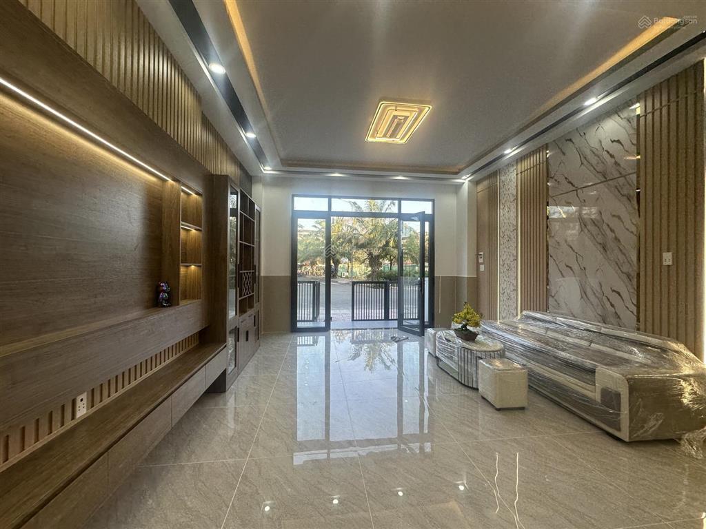 Nhà phố góc 3 lầu view hồ bơi the sol city, 4,350 tỷ, full nội thất, shr, đã hoàn công hỗ trợ vay