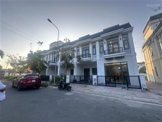 Nhà phố góc 3 lầu view hồ bơi the sol city, 4,350 tỷ, full nội thất, shr, đã hoàn công hỗ trợ vay