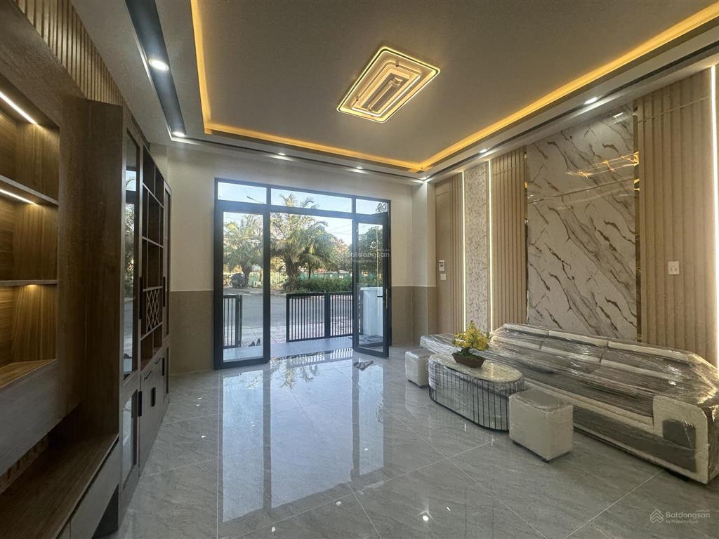 Nhà phố góc 3 lầu view hồ bơi the sol city, 4,350 tỷ, full nội thất, shr, đã hoàn công hỗ trợ vay