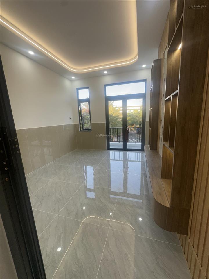 Nhà phố góc 3 lầu view hồ bơi the sol city, 4,350 tỷ, full nội thất, shr, đã hoàn công hỗ trợ vay