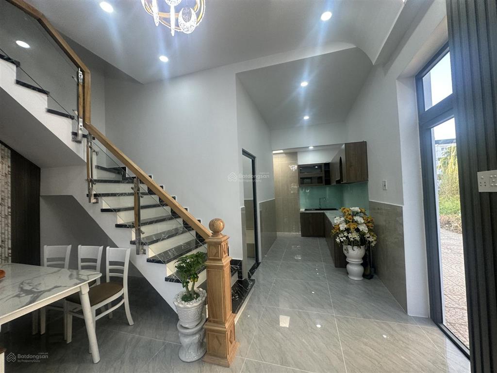 Nhà phố góc 3 lầu view hồ bơi the sol city, 4,350 tỷ, full nội thất, shr, đã hoàn công hỗ trợ vay