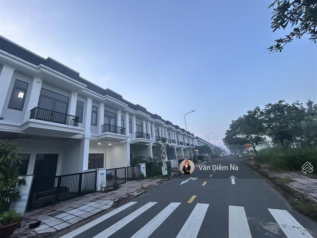 Căn góc 2 mặt tiền tại d5, the sol city 3,5 tỷ, 75m2, đã hoàn công, shr, view công viên