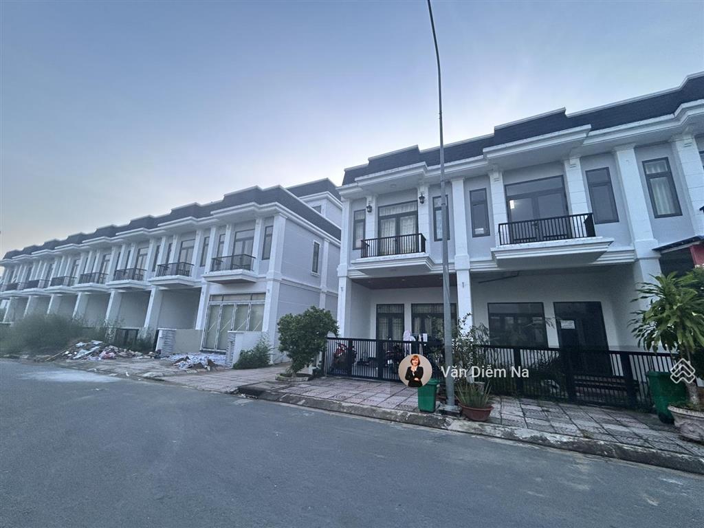 Căn góc 2 mặt tiền tại d5, the sol city 3,5 tỷ, 75m2, đã hoàn công, shr, view công viên