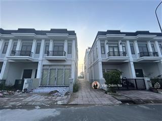 Căn góc 2 mặt tiền tại d5, the sol city 3,5 tỷ, 75m2, đã hoàn công, shr, view công viên