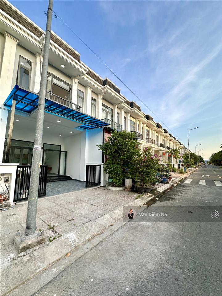 Bán phố đường d5 tại the sol city, 3,5 tỷ, 75m2, 3pn, 3wc, giá cực chất, hot!