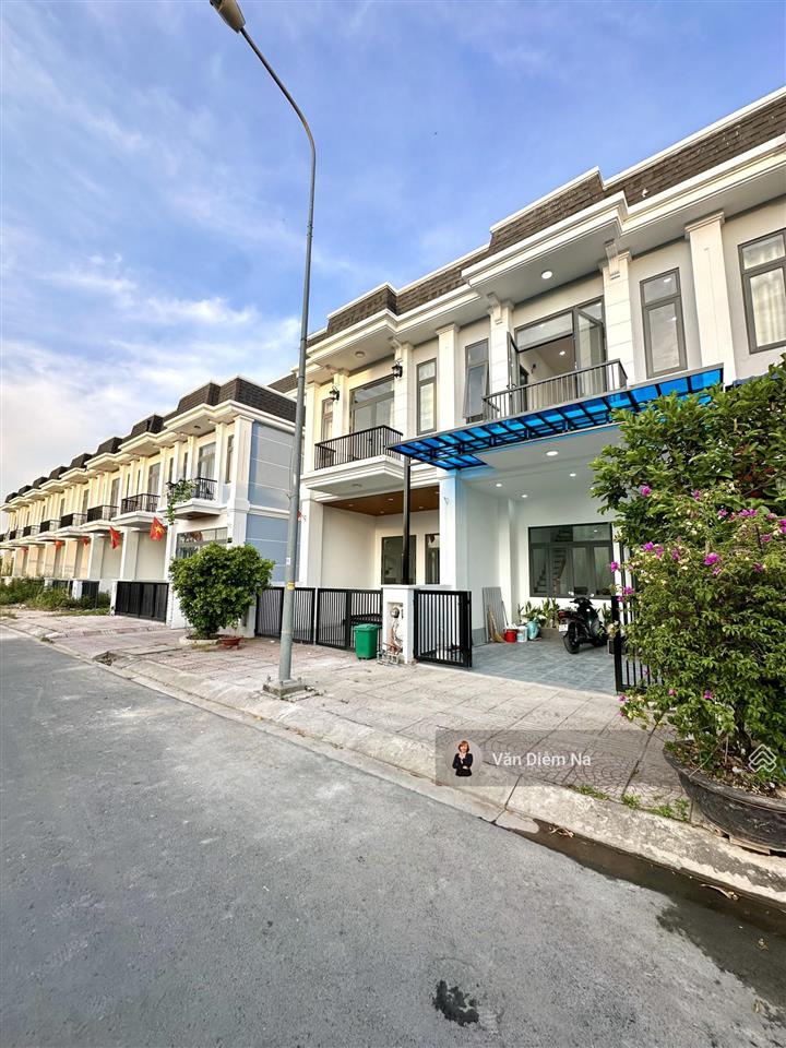 Bán phố đường d5 tại the sol city, 3,5 tỷ, 75m2, 3pn, 3wc, giá cực chất, hot!