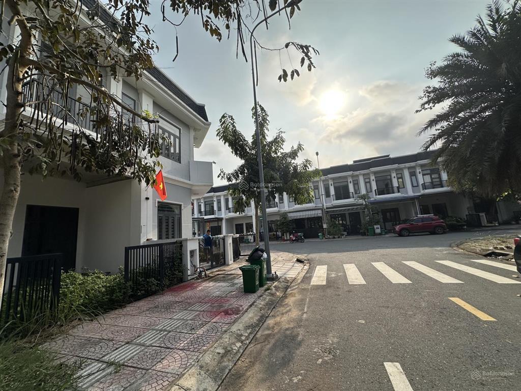 Nhà liền kề 75m2 giá tốt 3tỷ2 the sol city cạnh chợ hưng long, shr, đã hoàn công, sổ sẵn