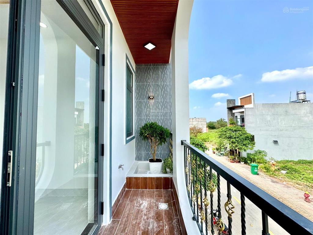 Nhà góc 2 mặt tiền the sol city, đường n9, 4tỷ550 80m2, shr, hoàn công, full nội thất, hỗ trợ vay
