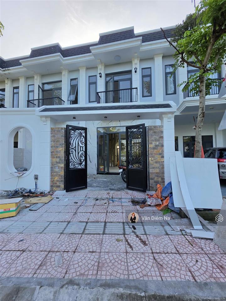 Bán nhà mặt phố view kênh mát 3,85 tỷ, còn tl 81m2 tại the sol city, long thượng, cần giuộc