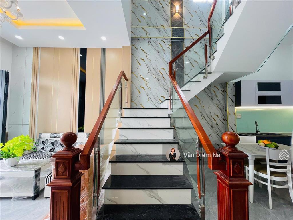 Hàng hiếm nhà long trạch hoàn công, 1,99 tỷ, 108m2, np 3pn, 2wc, sổ sẵn, cho thuê ngay được.