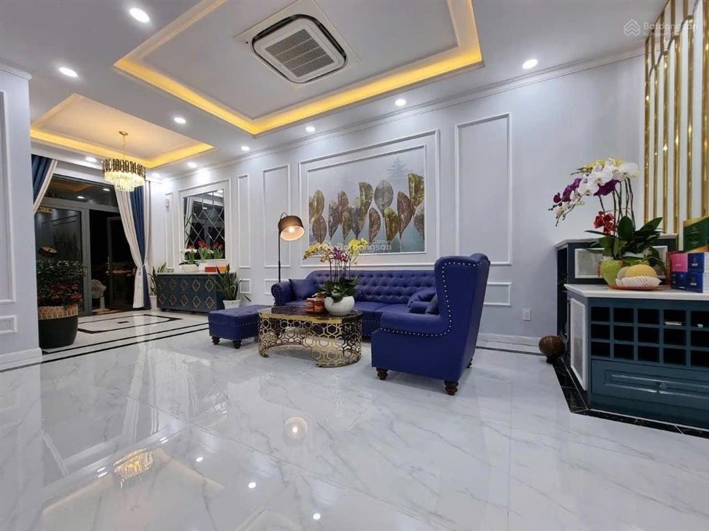 Chính chủ gửi bán verosa diện tích 6x17m, full nội thất siêu đẹp,  nam lê xem nhà thực tế