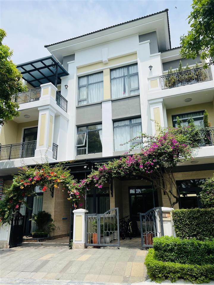 Chính chủ gửi bán verosa diện tích 6x17m, full nội thất siêu đẹp,  nam lê xem nhà thực tế
