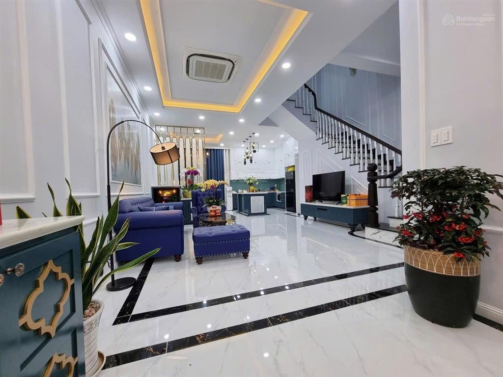 Chính chủ gửi bán verosa diện tích 6x17m, full nội thất siêu đẹp,  nam lê xem nhà thực tế