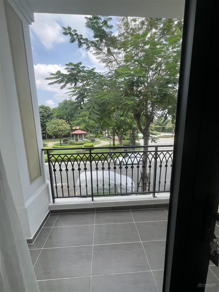 Cho thuê nhà phố verosa 6x17m full nội thất, giá 34 triệu.  nam lê xem nhà
