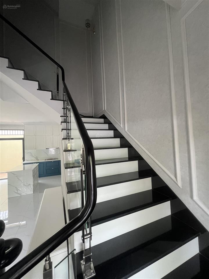 Cho thuê nhà phố verosa 6x17m full nội thất, giá 34 triệu.  nam lê xem nhà