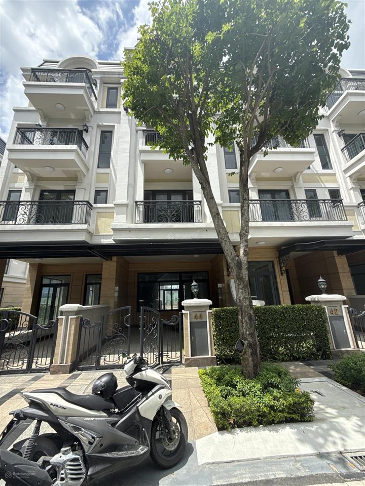 Bán cắt lỗ 4 tỷ căn shophouse the classia khang điền. siêu kinh doanh dòng tiền. đối diện chung cư