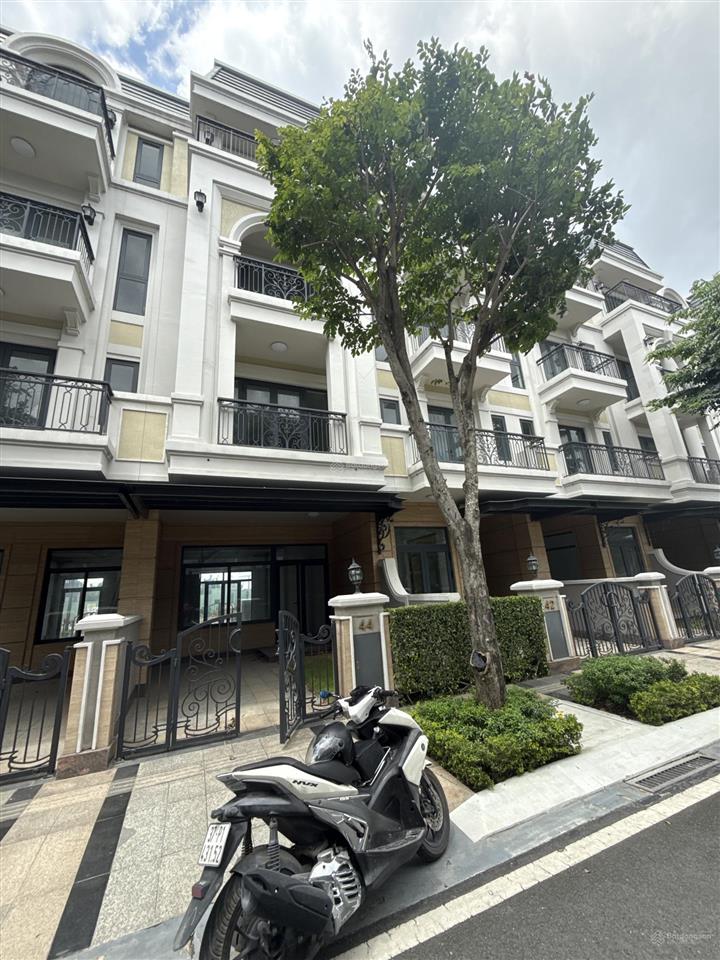 Bán cắt lỗ 4 tỷ căn shophouse the classia khang điền. siêu kinh doanh dòng tiền. đối diện chung cư