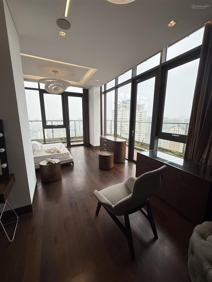 Siêu phẩm n04 udic penthouse 4pn full đồ nhập khẩu 400 m² hiếm có, sân vườn đẹp,  0977 858 ***