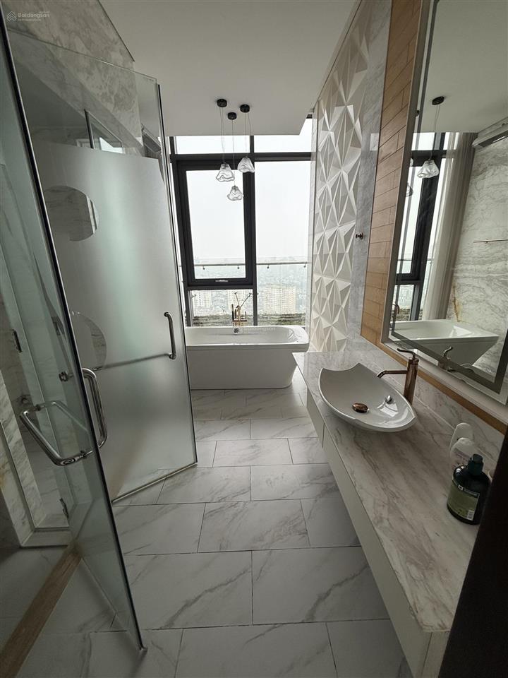 Siêu phẩm n04 udic penthouse 4pn full đồ nhập khẩu 400 m² hiếm có, sân vườn đẹp,  0977 858 ***
