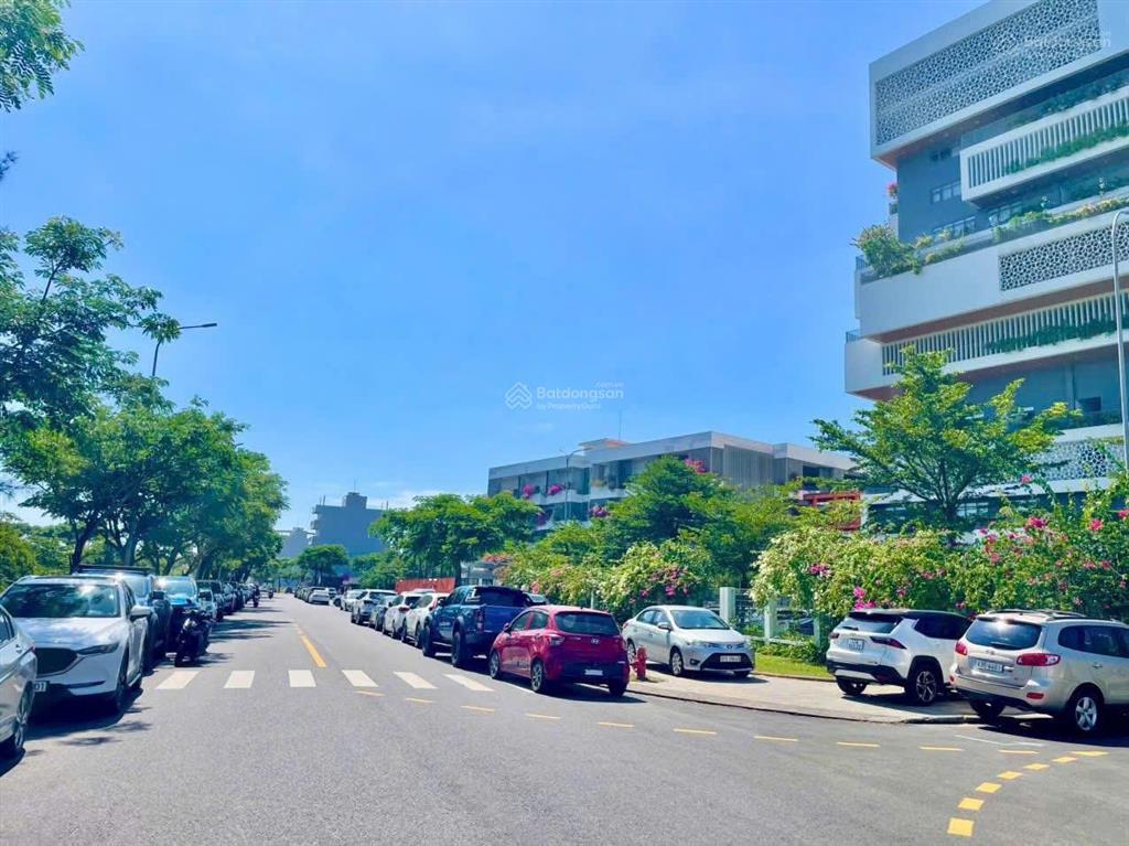 Bán nhanh căn nhà 2,5 tầng shophouse đường lớn tại fpt giá chỉ 6,1 tỷ!