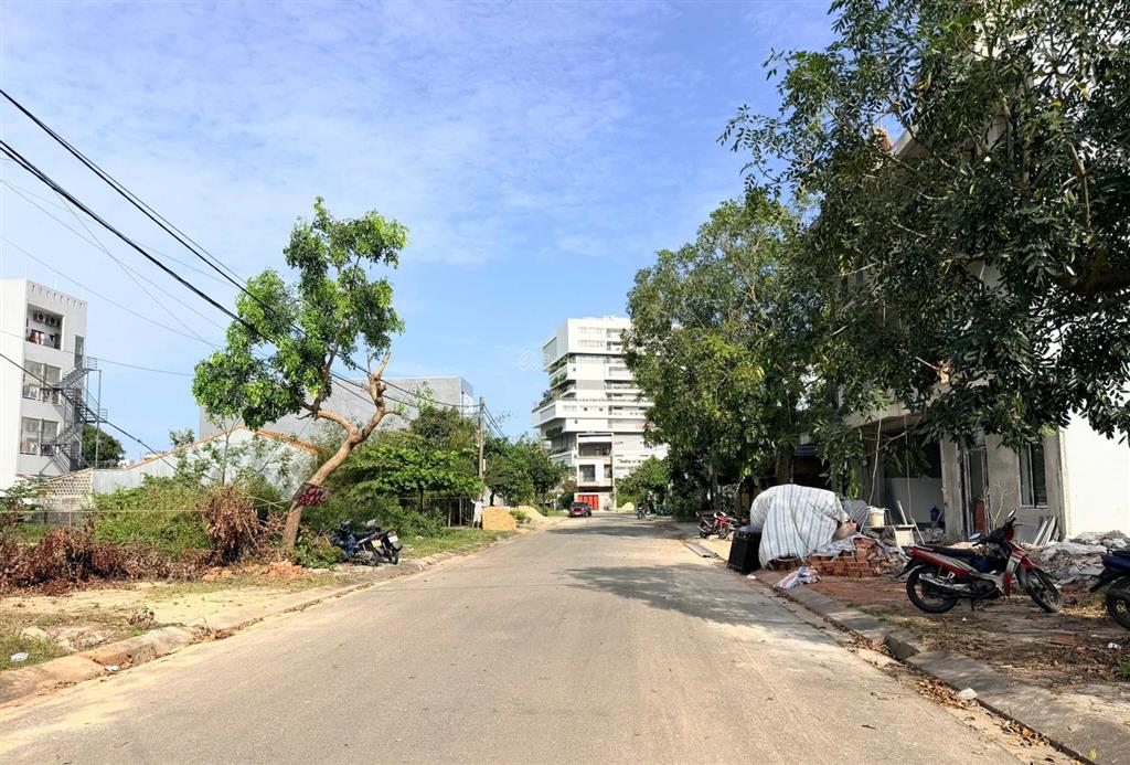 Lô góc ngay làng đại học đà nẵng giá chỉ 7,99 tỷ166m2 rẻ hơn thị trường 500 triệu!