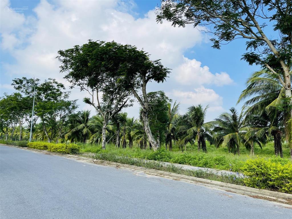 Biệt thự view kênh fpt giá sụp cần bán nhanh! 1 năm chỉ có 1 sp tại vị trí này chào bán!