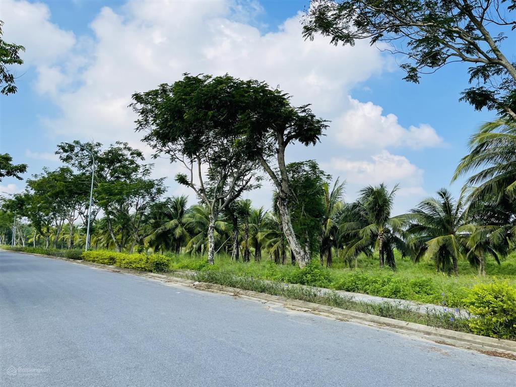 Biệt thự view kênh fpt giá sụp cần bán nhanh! 1 năm chỉ có 1 sp tại vị trí này chào bán!
