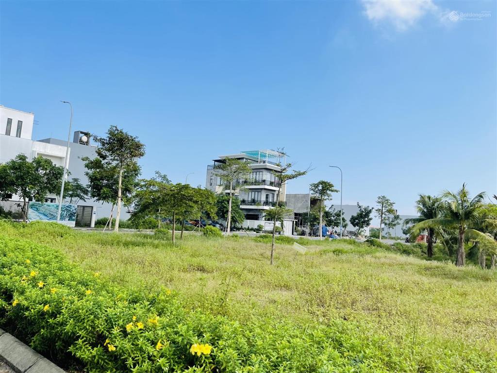 Biệt thự view kênh fpt giá sụp cần bán nhanh! 1 năm chỉ có 1 sp tại vị trí này chào bán!