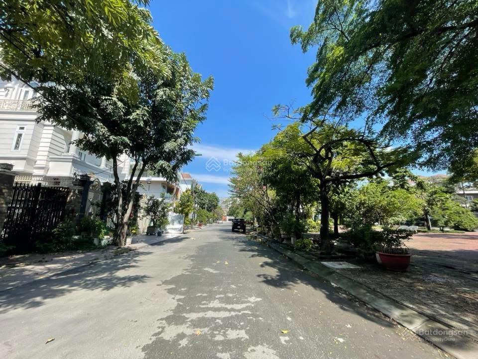 Bán biệt thự khu tên lửa, quận bình tân, đường số 34, đối diện công viên, 10x20m, 3 tầng + hầm